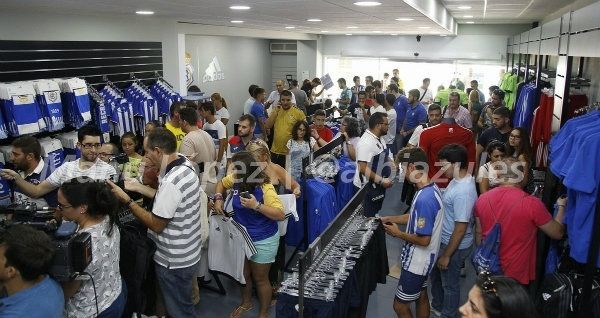 El Recre reabre su tienda oficial y supera la cifra de 2.500 abonados tras cumplirse el cuarto día de la campaña