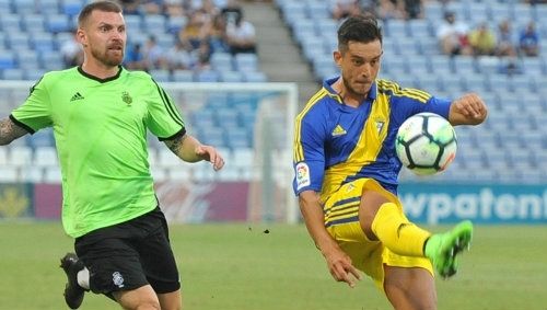 Casquero, con un par de dudas para el debut liguero