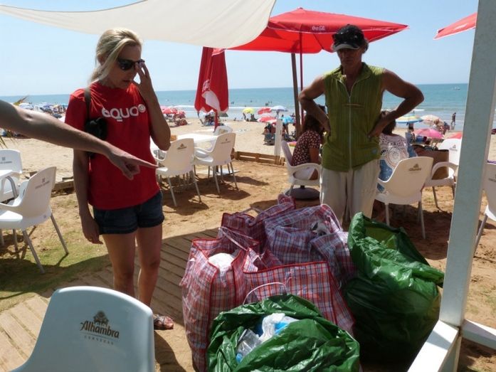 EQUO recoge alrededor de 100 kilos de basura y plásticos en la playa de La Bota