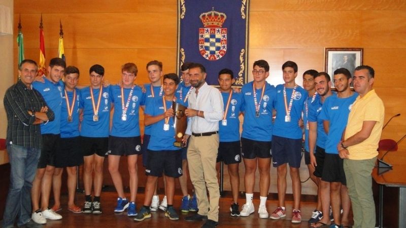 El alcalde de Moguer recibe al Lacasitos Beach PAN