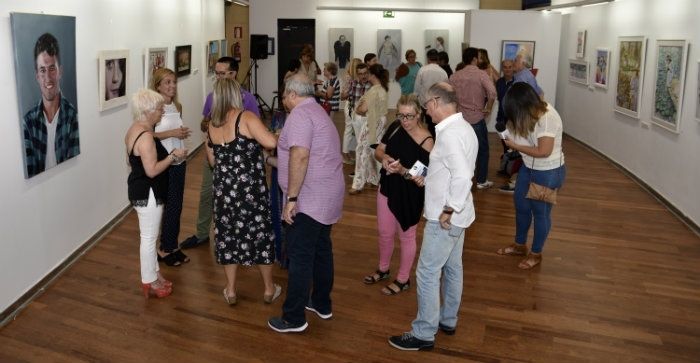 Exposición colectiva de pintoras ayamontinas en Isla Cristina