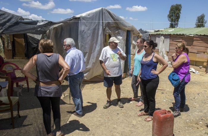 El Ayuntamiento realiza encuestas a los residentes en el asentamiento de Las Metas de cara a su reinserción sociolaboral