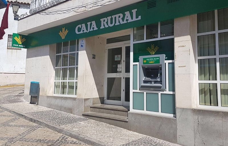 Caja Rural del Sur reabre la nueva oficina en Zalamea la Real tras su modernización