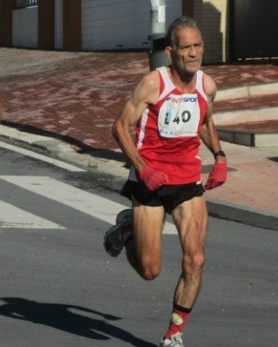 Julio Fernández redondea su leyenda: 800 carreras terminadas