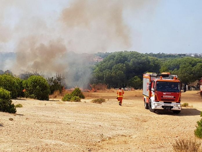 Actúan en un incendio declarado en un paraje cerca de Islantilla