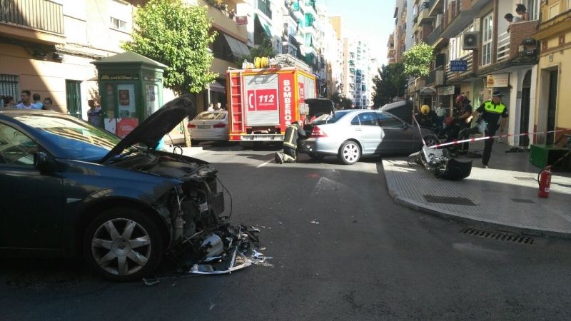 Choque entre dos coches en la calle José Fariñas de la capital