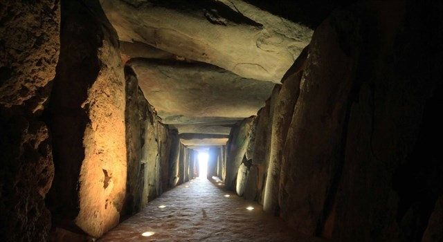 El Dolmen de Soto espera el equinoccio de otoño, conocido como 'el Milagro del Sol'
