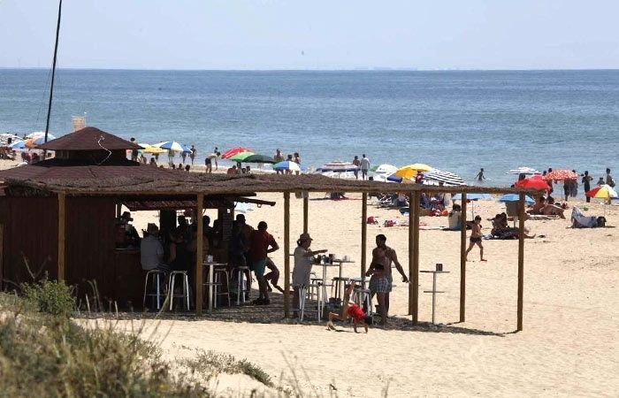 Los chiringuitos onubenses cumplen las expectativas pero sin superar las ventas del verano pasado
