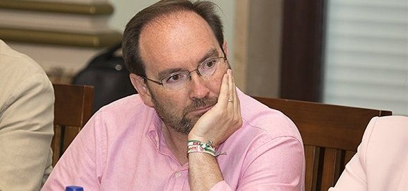 Pepe Fernández: 'Los grupos municipales conocen el contenido del contrato firmado entre el Recre y Eurosamop'