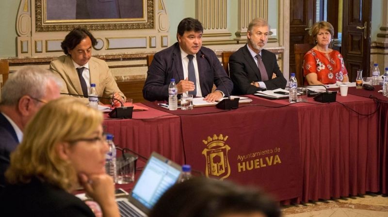 El Pleno de la capital ratifica su apoyo a funcionarios y alcaldes catalanes ante el desafío del 1-O