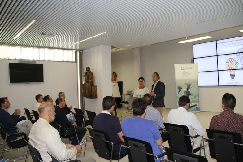Un grupo de 40 emprendedores onubenses aprenden a “reprogramar la mente para los negocios”