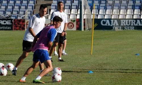 Casquero no quiere darle pistas al Écija y convoca a toda su plantilla menos al lesionado Nacho Monsalve