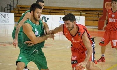 Manu Vázquez, MVP del partido en su debut en la LEB Plata con el Agustinos de León