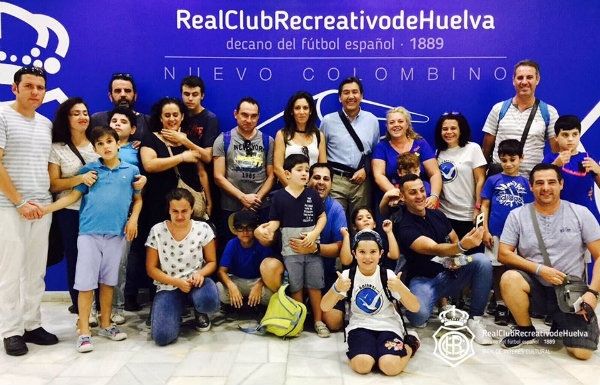 Solidario gesto del Recre con el Extremadura y la Asociación Ansares
