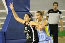 Triunfo del Conquero en la prórroga (72-73)