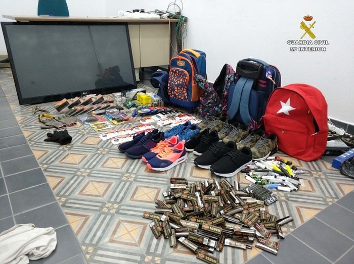 Dos detenidos por el robo de un televisor y artículos informáticos y de deporte de un comercio de Gibraleón