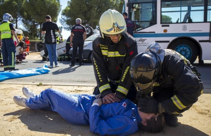 Huelva acoge un simulacro de accidente múltiple con la participación de 18 bomberos de toda Andalucía