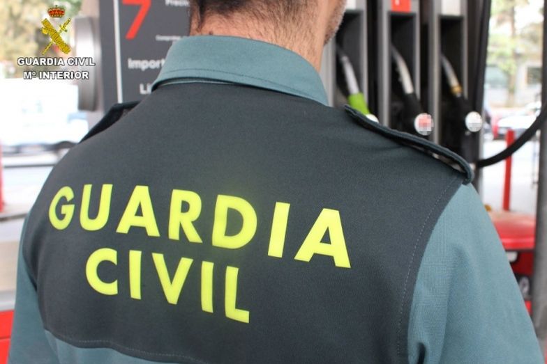 Detenidos tras atracar una gasolinera amenazando al empleado con un arma blanca