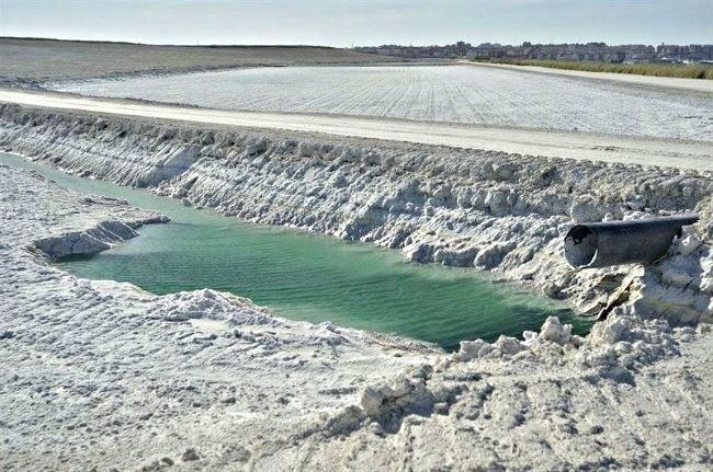Mesa de la Ría alerta de 'la pasividad' de las administraciones ante el riesgo de colapso de las balsas de fosfoyesos