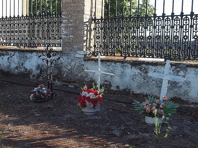 Aparecen cadáveres amontonados cerca de la superficie en las primeras catas en la fosa común de Nerva