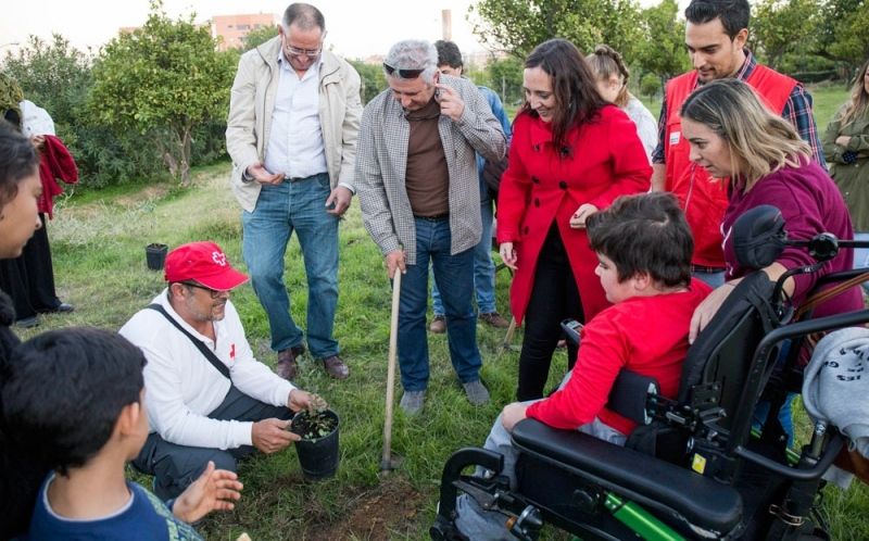 El Consejo Municipal Infantil participa en la plantación de 25 árboles en el Parque Moret