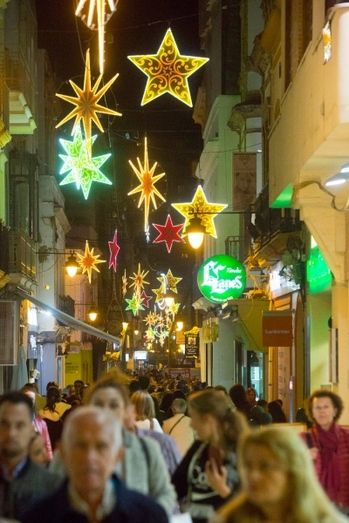 La capital ya brilla bajo las luces navideñas