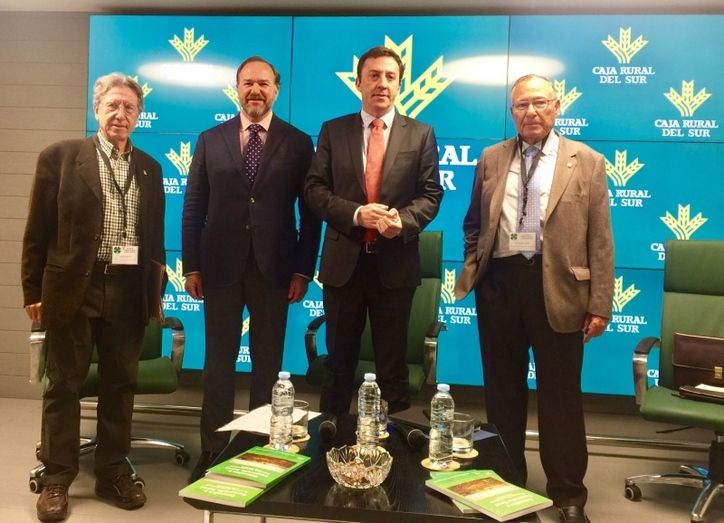 El presidente de Caja Rural del Sur destaca el importante papel del Servicio de Extensión Agraria para la modernización de la agricultura andaluza