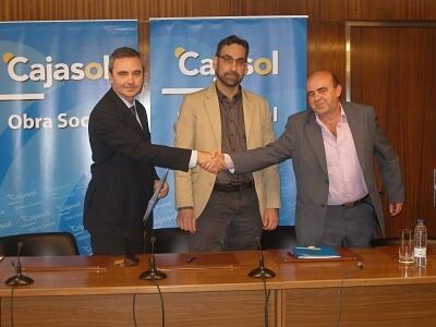 Cajasol-Banca Cívica renueva su patrocinio con el Ayamonte CF