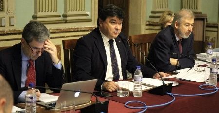 El pleno aprueba declarar Huelva como 'Municipio libre de violencia de género', la Isla Saltés como 'Conjunto Arqueológico' e incorporar a Emtusa 10 autobuses