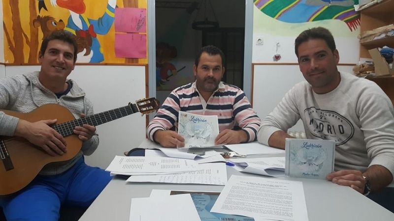 El grupo hinojero Lubricrán saca la venta 'Madre Tierra', su nuevo disco