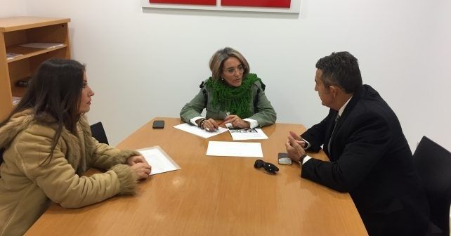 El PSOE recibe a la asociación SOS Bebés Robados, que persigue llevar al Congreso sus reivindicaciones