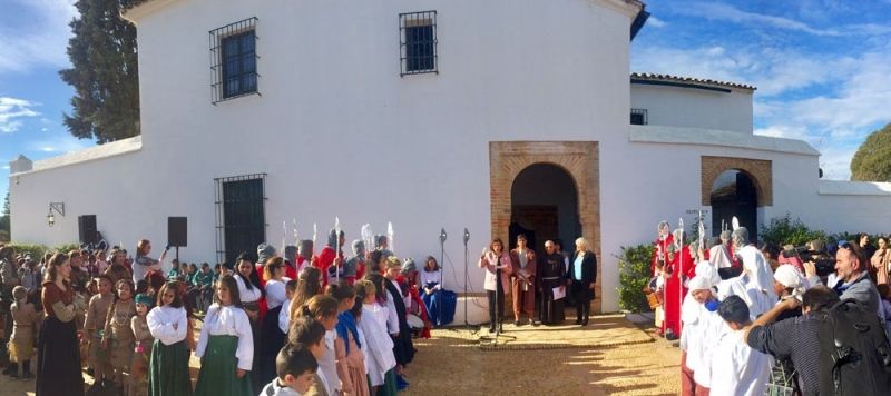 Más de un centenar de alumnos del ‘Tres Carabelas’ recrean la gesta colombina en el año del Encuentro