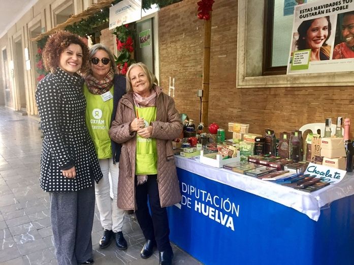El Mercadillo Navideño abre sus puertas en la Gran Vía para recabar la solidaridad de los onubenses