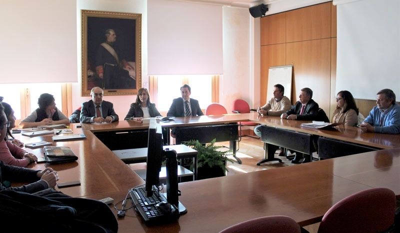 El Gobierno transmite a los regantes su voluntad de trabajar en el trasvase del Condado, que ve 'prioritario'