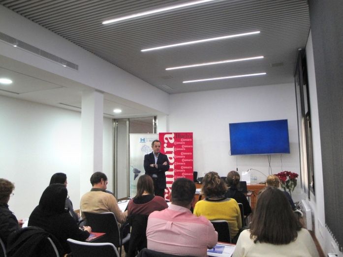 Emprendedoras y empresarias participan en una jornada sobre subvenciones y modernización de pymes