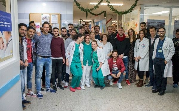 El Recre reparte ilusión a los más pequeños en el Hospital Juan Ramón Jiménez