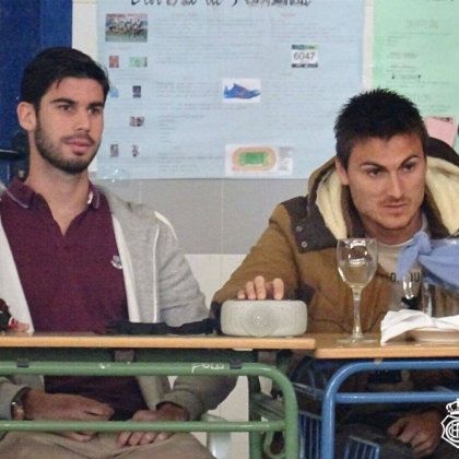 Nacho Monsalve y Jonathan Vila hacen recreativismo en el IES Saltés de Punta Umbría