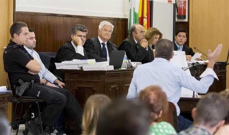La defensa del doble crimen de Almonte, 'satisfecha' tras la sentencia absolutoria del TSJA