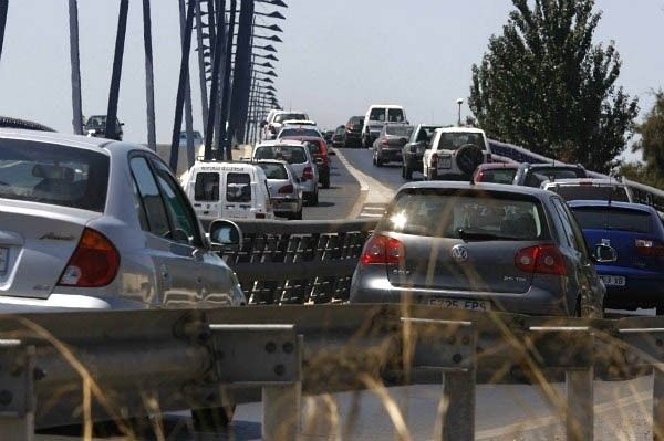 El acceso y la salida del puente sobre el río Odiel sumarán un nuevo carril