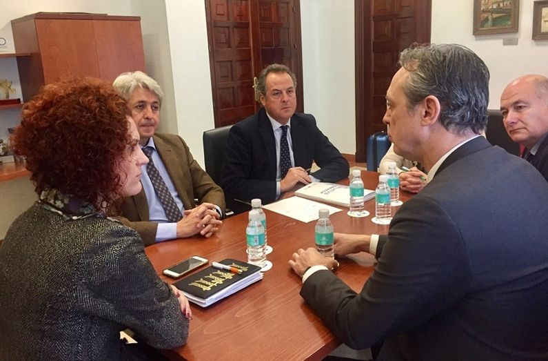 Huelva Empresa mantiene un encuentro con la Federación Empresarial de la Industria Química Española