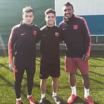 David Alfonso, rodeado de los cracks del Barça
