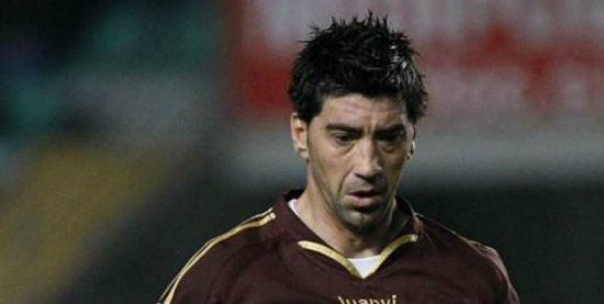 Iker Begoña vuelve a los terrenos de juego con 41 años y disputa 10 minutos en el triunfo de la Olímpica Valverdeña