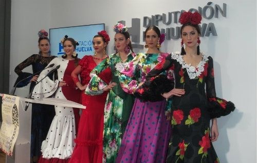 La Pasarela Huelva Flamenca exhibe las nuevas creaciones de los diseñadores onubenses