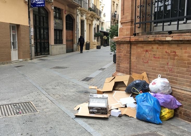 El PP propone evitar la 'pésima imagen' de basura en las calles del centro mediante la recogida neumática