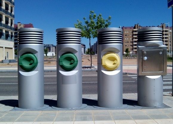 El PP propone evitar la 'pésima imagen' de basura en las calles del centro mediante la recogida neumática