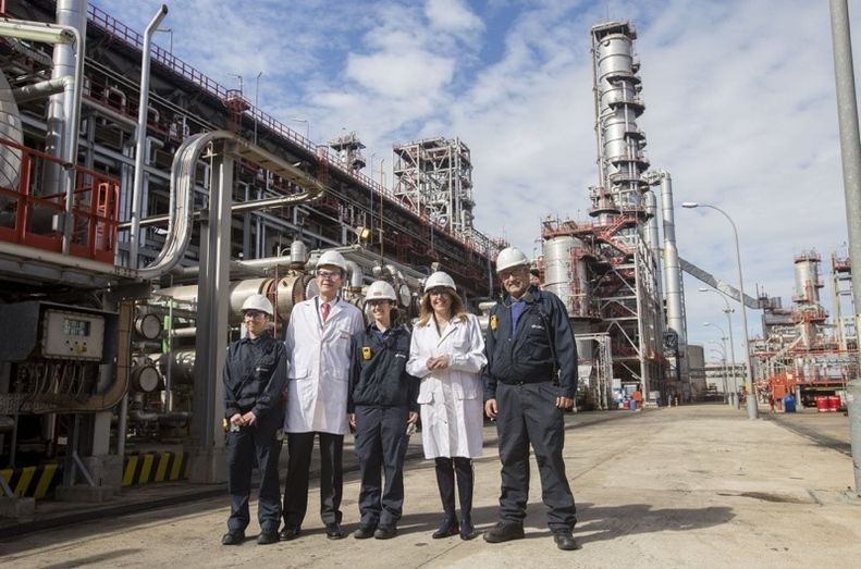 La presidenta de la Junta inaugura el proyecto de optimización de aromáticos de Cepsa, una inversión de más de 45 millones de euros