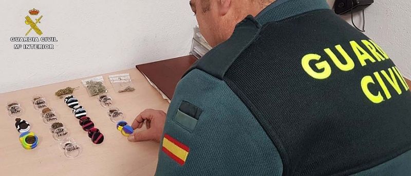 La Guardia Civil interviene hachís, marihuana y choco indocumentado en la A-49