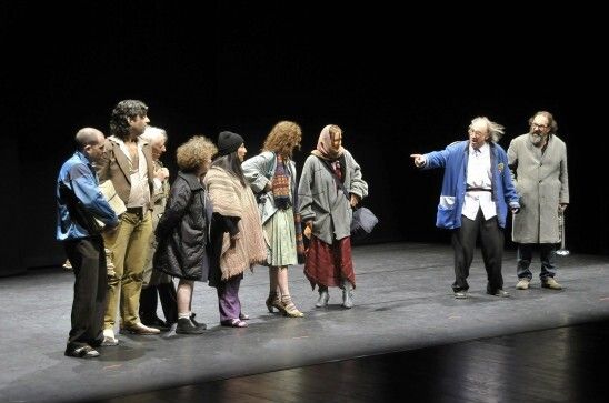 Els Joglars inicia su gira con 'El Nacional' en la capital onubense