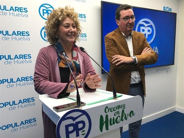 Manuel Andrés González dice que Pilar Marín 'a partir de hoy se pone al cien por cien al servicio de todos los onubenses'