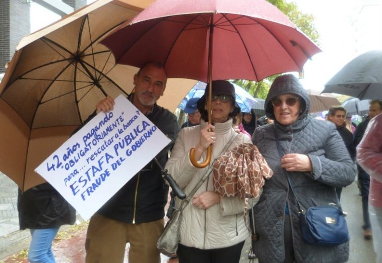 Marea de paraguas para reclamar unas pensiones públicas y dignas